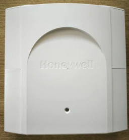 Centrální jednotka Honeywell RNN5-STD napájená z baterií