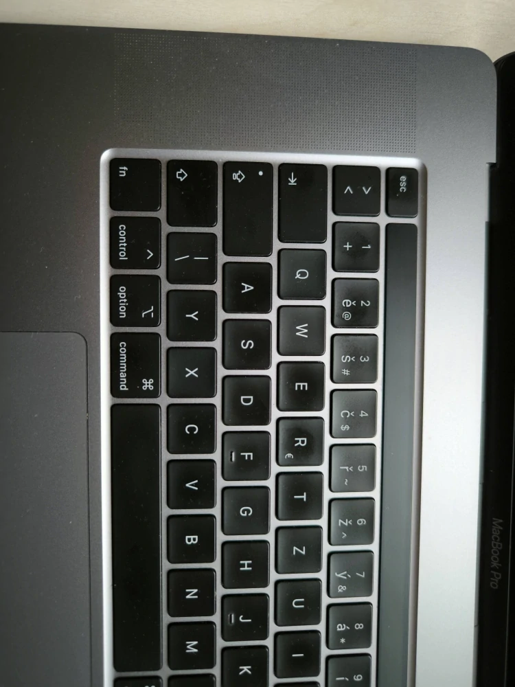 Špičkový APPLE MacBook Pro 16" Touch Bar A2141 Space Gray Užívaný, Krásný stav