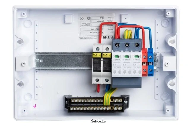 DC rozváděč R-AZ-DC1 se svodičem přepětí, pro FV instalace