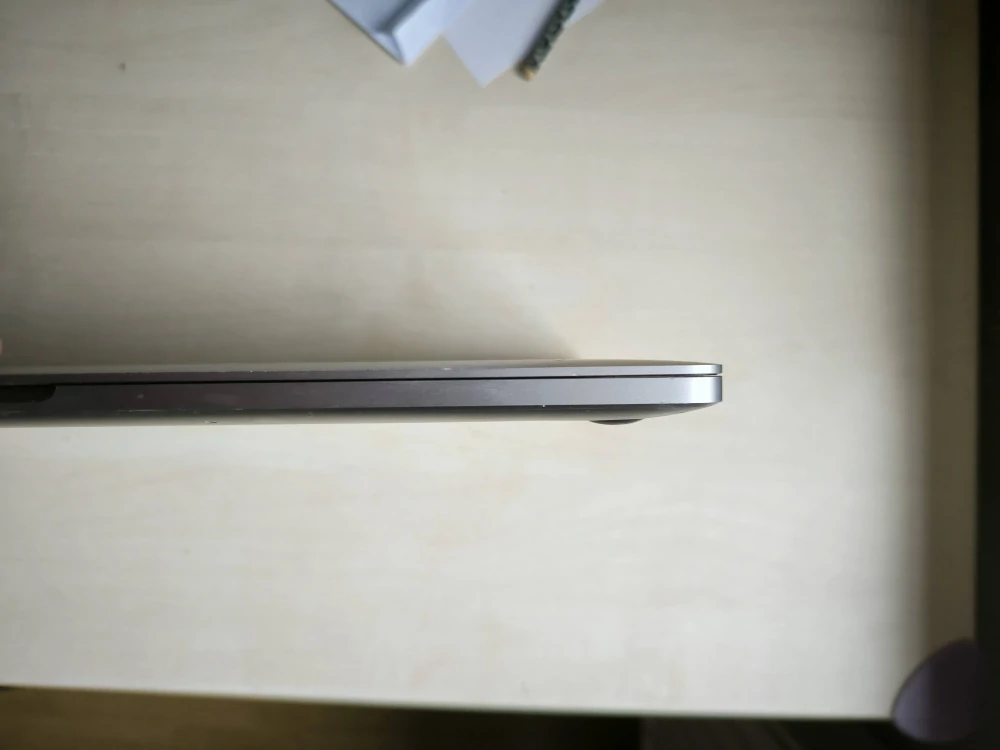 Špičkový APPLE MacBook Pro 16" Touch Bar A2141 Space Gray Užívaný, Krásný stav